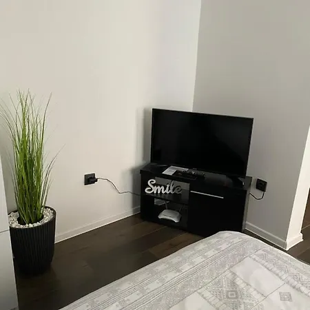 Strawberry Center Apartment *